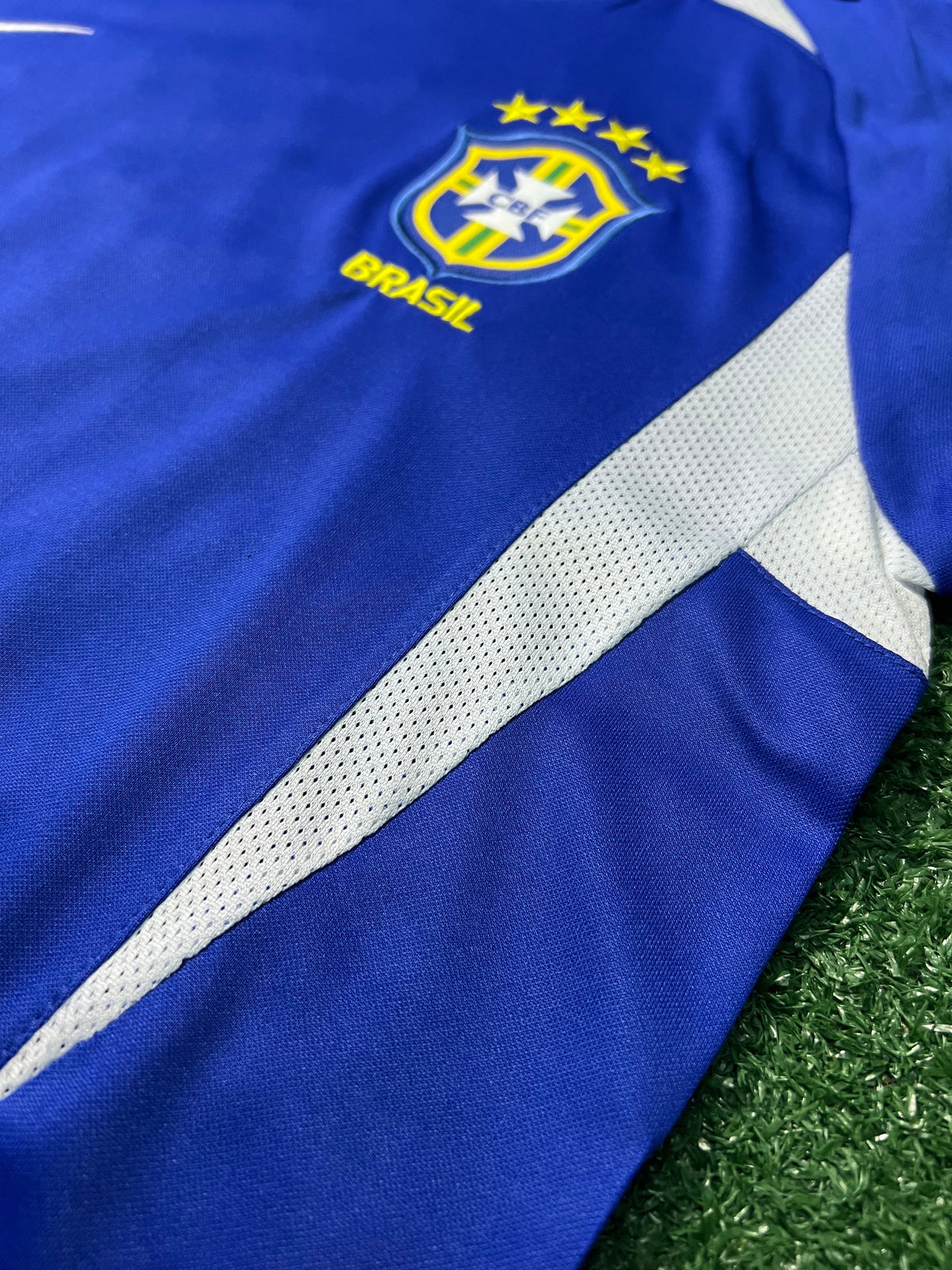 Camisa Brasil II 2002 - Retrô Azul | FutMantos